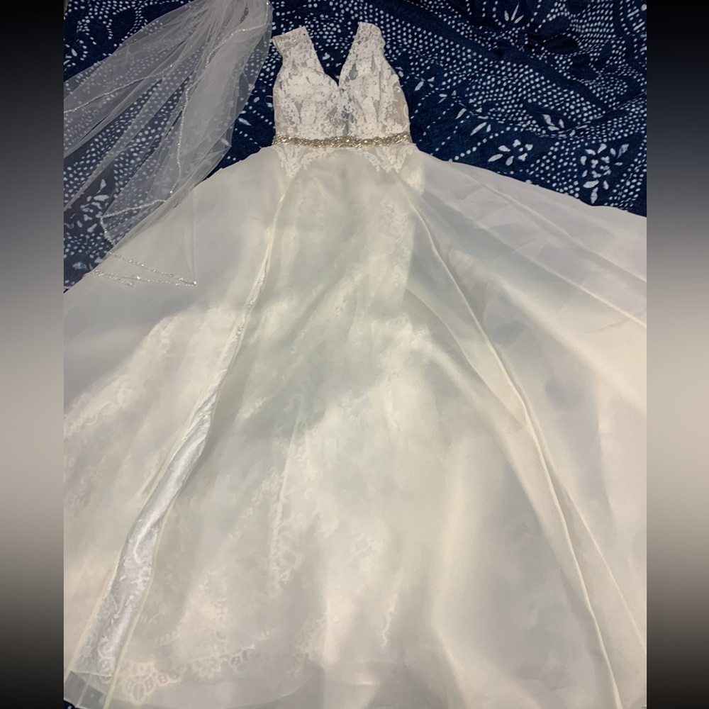 Sale‼️ BNWT Lace feminine wedding dress - Picture 2 of 10